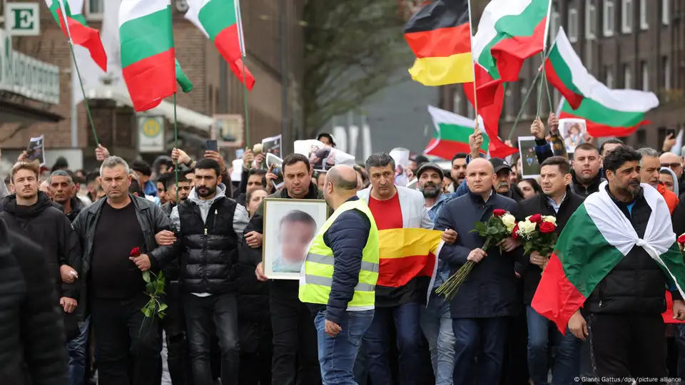 Almanya'da 4 Türk'ün ölümüne yol açan sanığa ömür boyu hapis – DW –  30.07.2025