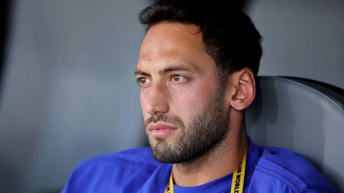 Fenerbahçe, Hakan Çalhanoğlu Transferi İçin Inter ile Görüşüyor
