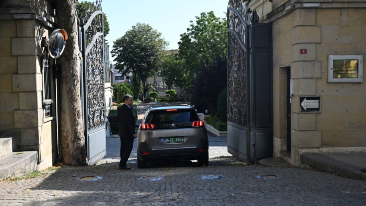 İran ve Avrupa ülkeleri, nükleer görüşmeler için İstanbul'da ...