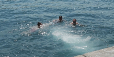 istanbul-is-burning-as-people-rush-to-the-bosphorus-to-cool-off-YAOTvaXq.jpg
