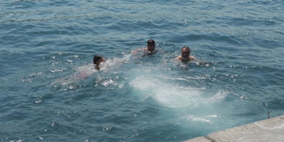 İstanbul is burning as people rush to the Bosphorus to cool off