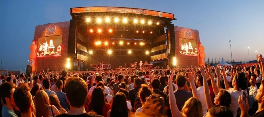 Ağustos Ayı İzmir Etkinlik Rehberi: En İyi Konser, Festival, Parti ve  Tiyatro Oyunları | Eventmag
