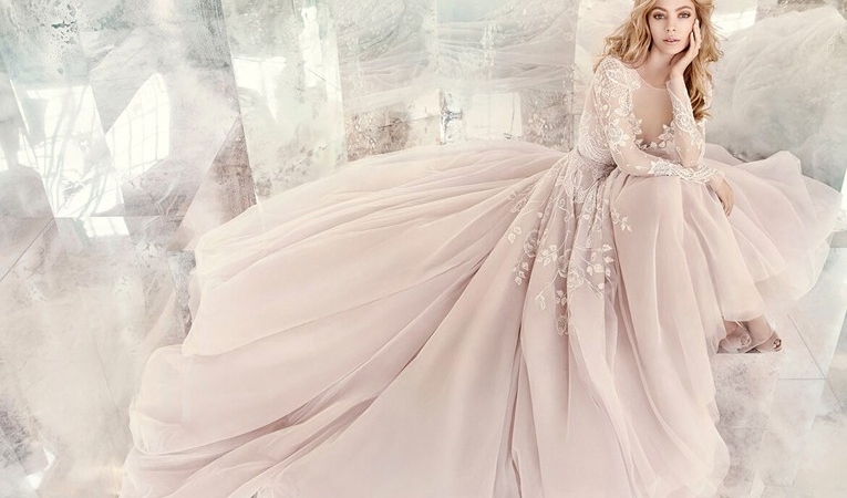 a-guide-to-finding-the-perfect-evening-gown-in-istanbul-hQ8bnOvQ.jpg