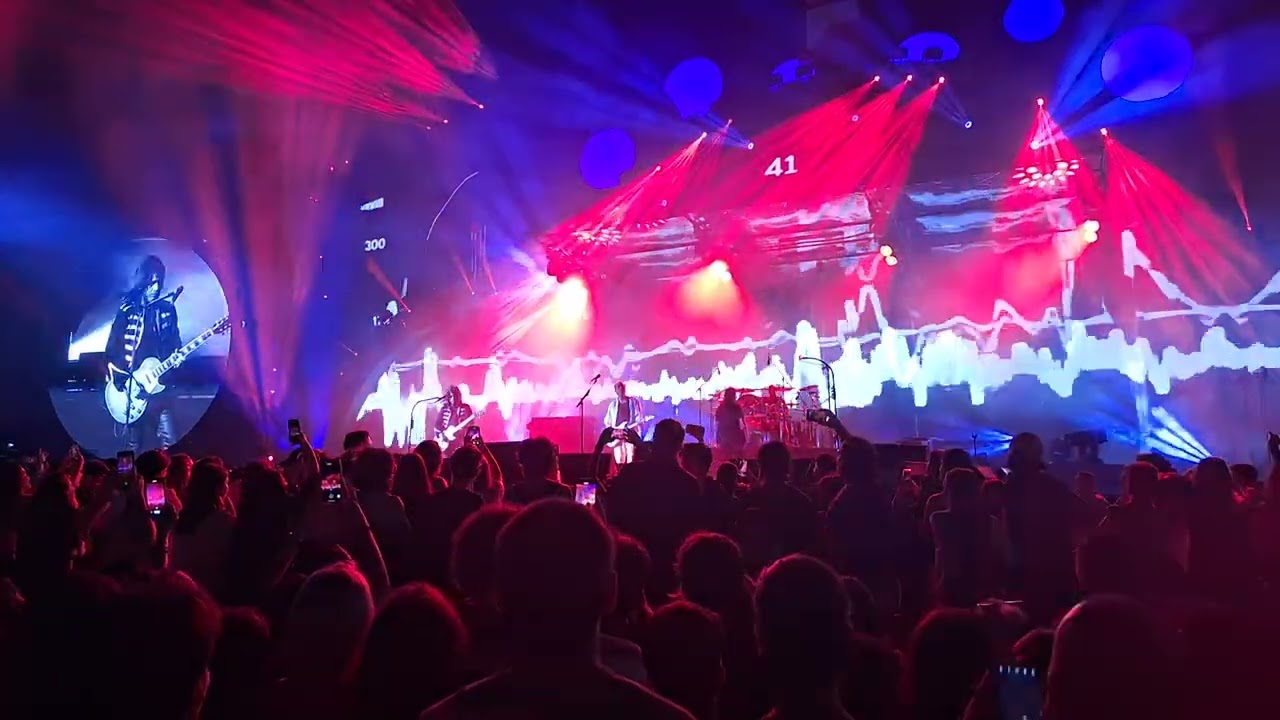 mor ve ötesi - Bir Derdim Var (Canlı, İstanbul Festivali Kapanış,  10.08.2024) #istanbulfestivali - YouTube