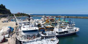 black-sea-fishermen-set-sail-with-fresh-hopes-for-the-new-season-lEdAzzfg.jpg