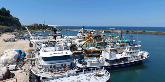 Black Sea Fishermen Set Sail with Fresh Hopes for the New Season