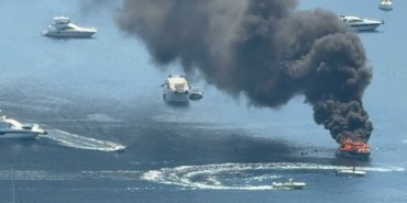 blaze-erupts-as-boat-burns-in-bodrum-lqnUuKKs.jpg