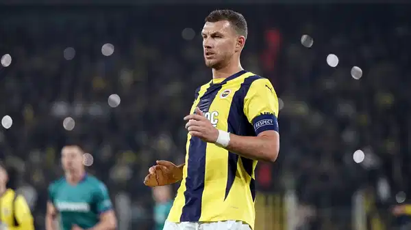 Edin Dzeko, Fenerbahçe'ye veda etti! 'Sizleri her zaman kalbimde  taşıyacağım' - Son Dakika Spor Haberleri | Cumhuriyet