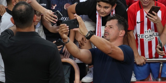 Emre Belözoğlu leaves fans speechless with epic match