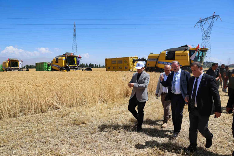 Rektör Hacımüftüoğlu: "Tarım, geleceğe umut ekmektir"