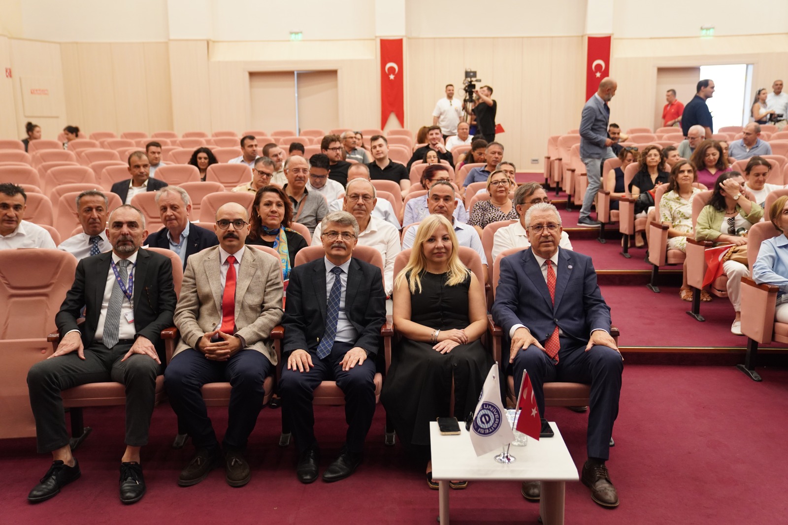 Ege Üniversitesi on X: "EÜ Fen Fakültesi Konferans Salonu'nda, Dokuz Eylül  Üniversitesi Öğretim Üyesi Prof. Dr. Fevzi Çakmak'ın katılımıyla “Zaferin  Adı Türkiye – Türkiye'de Darbeler ve 15 Temmuz Darbe Girişimi'nin Analizi”  başlıklı