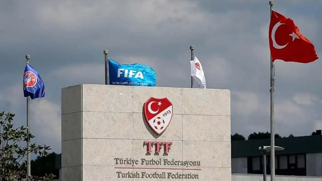 TFF, Fenerbahçe, Beşiktaş ve Başakşehir'in Süper Lig Maçlarını Erteledi -  Bayburt Manşet Haber Sitesi