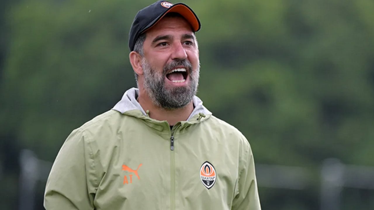 Arda Turan açtı ağzını yumdu gözünü: Bunu kabul edemiyorum! Yunanistan'da  ortalık karıştı…