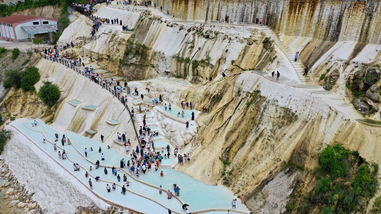 Giresun'daki Göksu travertenleri ve Mavigöl'de ziyaretçi yoğunluğu yaşandı  - Bengü Türk