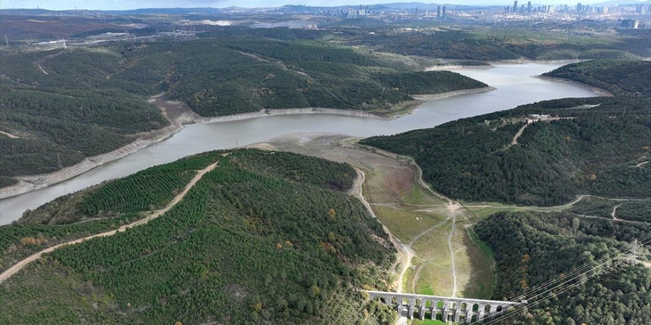 İstanbul'un Barajlarındaki Su Seviyesi 15 Ay Sonra Yüzde 30'un Altına Düştü