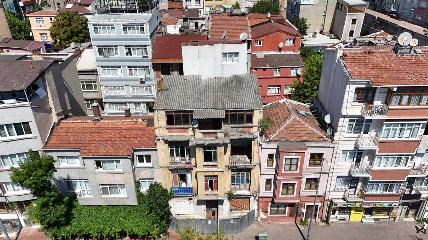 Fatih'te tarihi dokuyu koruyan cephe iyileştirme çalışmaları sürüyor
