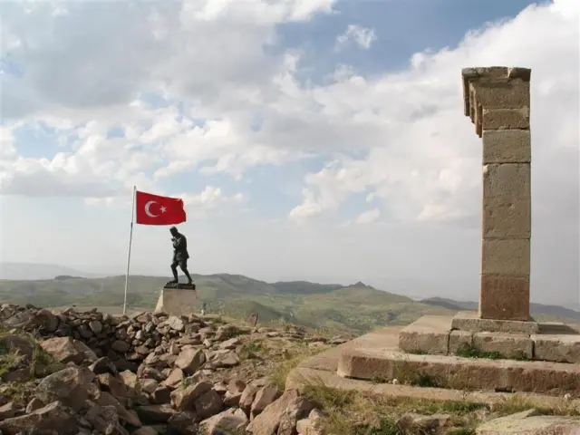 30 Ağustos Zafer Bayramı: Atatürk'ün Kocatepe'deki anıt fotoğrafının ve Büyük  Taarruz'un hikayesi - BBC News Türkçe
