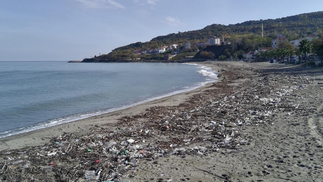 Karadeniz kıyılarının deniz çöpü haritası çıkarıldı - Son Dakika Haberleri