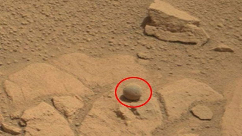 Mars yüzeyinde gizemli küre görüntülendi"