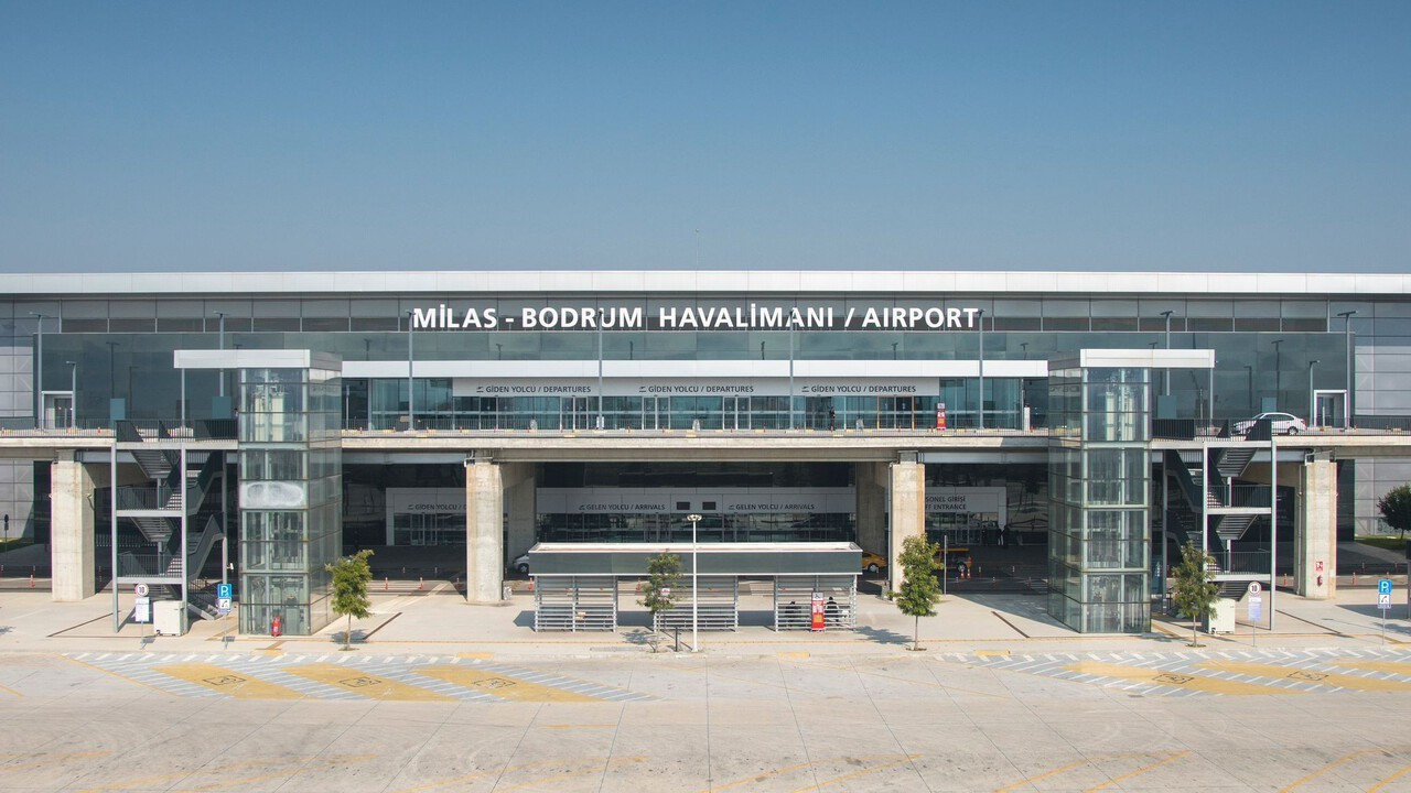 Milas-Bodrum Havalimanı'nda güneş enerjisi santrali kurulumu tamamlandı -  Ekonomim