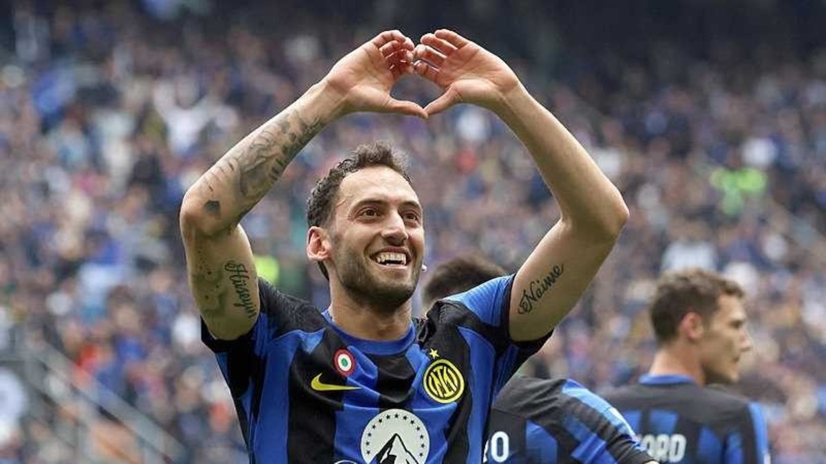 Hakan Çalhanoğlu'nun menajerinden transfer açıklaması! Fenerbahçe ve  Galatasaray... - Son dakika Fenerbahçe haberleri - Fotomaç