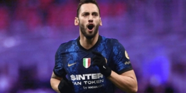 no-one-saw-it-coming-hakan-calhanoglus-transfer-becomes-official-ZD81dFXL.jpg