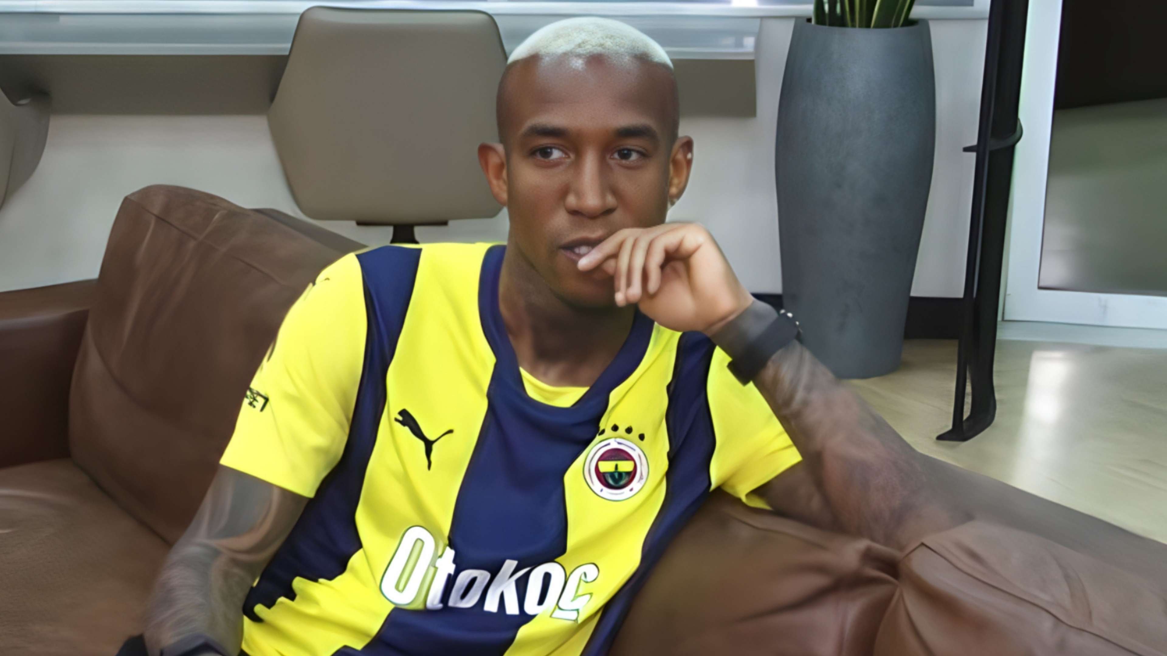 Anderson Talisca, Fenerbahçe formasını giydi! Bakın ilk sözleri ne oldu? |  Goal.com Türkçe