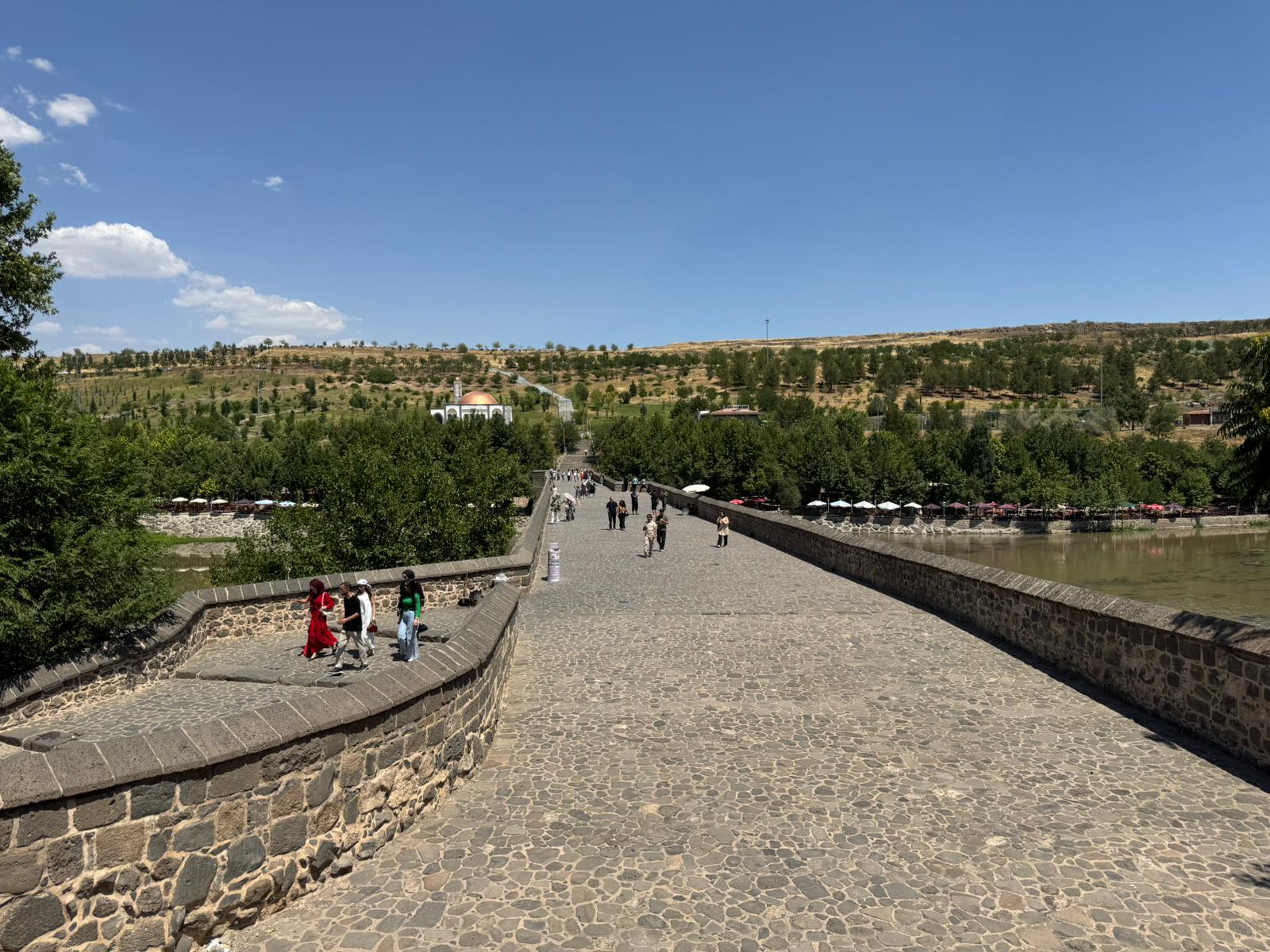 Diyarbakır'da sıcaklık 45 dereceyi aştı, tarihi mekanlar ve sokaklar boş  kaldı