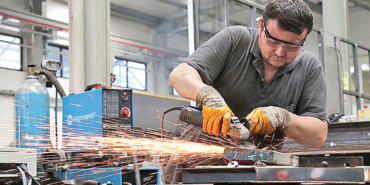service-and-construction-sectors-absorb-turkiyes-shrinking-industrial-workforce-je1pBUMe.jpg