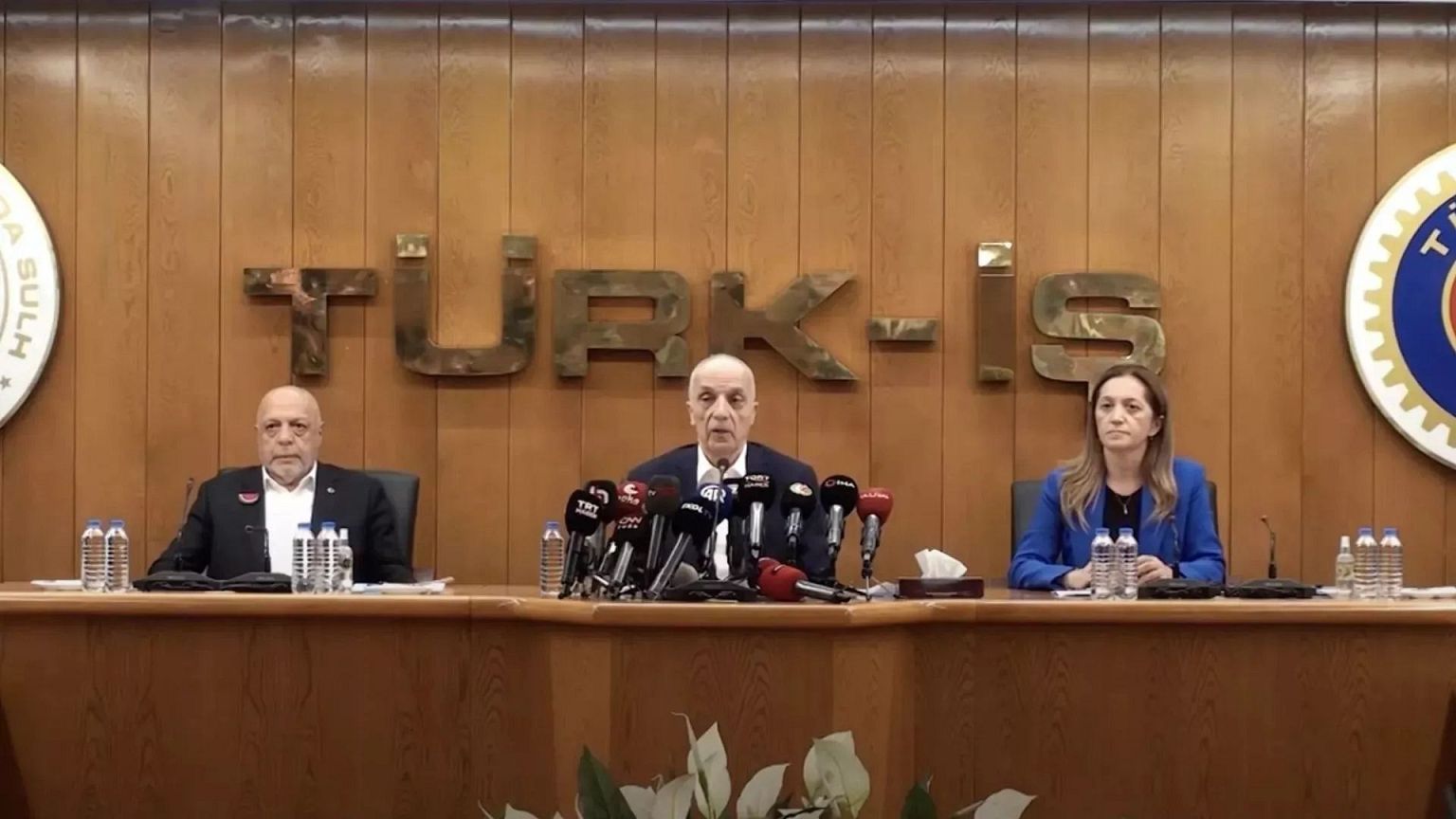 TÜRK-İŞ 500 kuruma grev kararı ilanı asacak: 'İş, emek yoksa barış da yok'  | Euronews