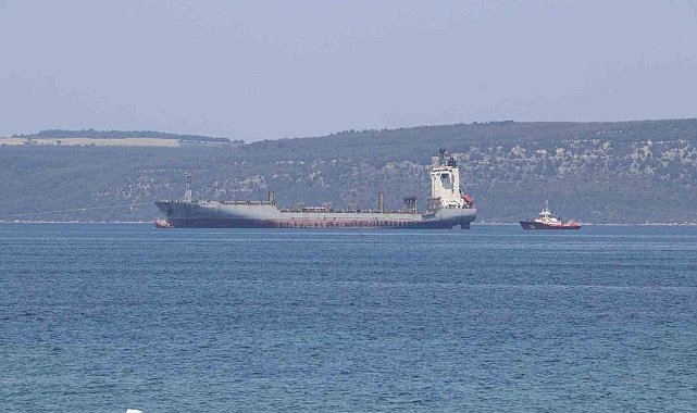 Çanakkale Boğazı'ndan geçen konteyner gemisi makine arızası yaptı - Asayiş  - Adana Haber