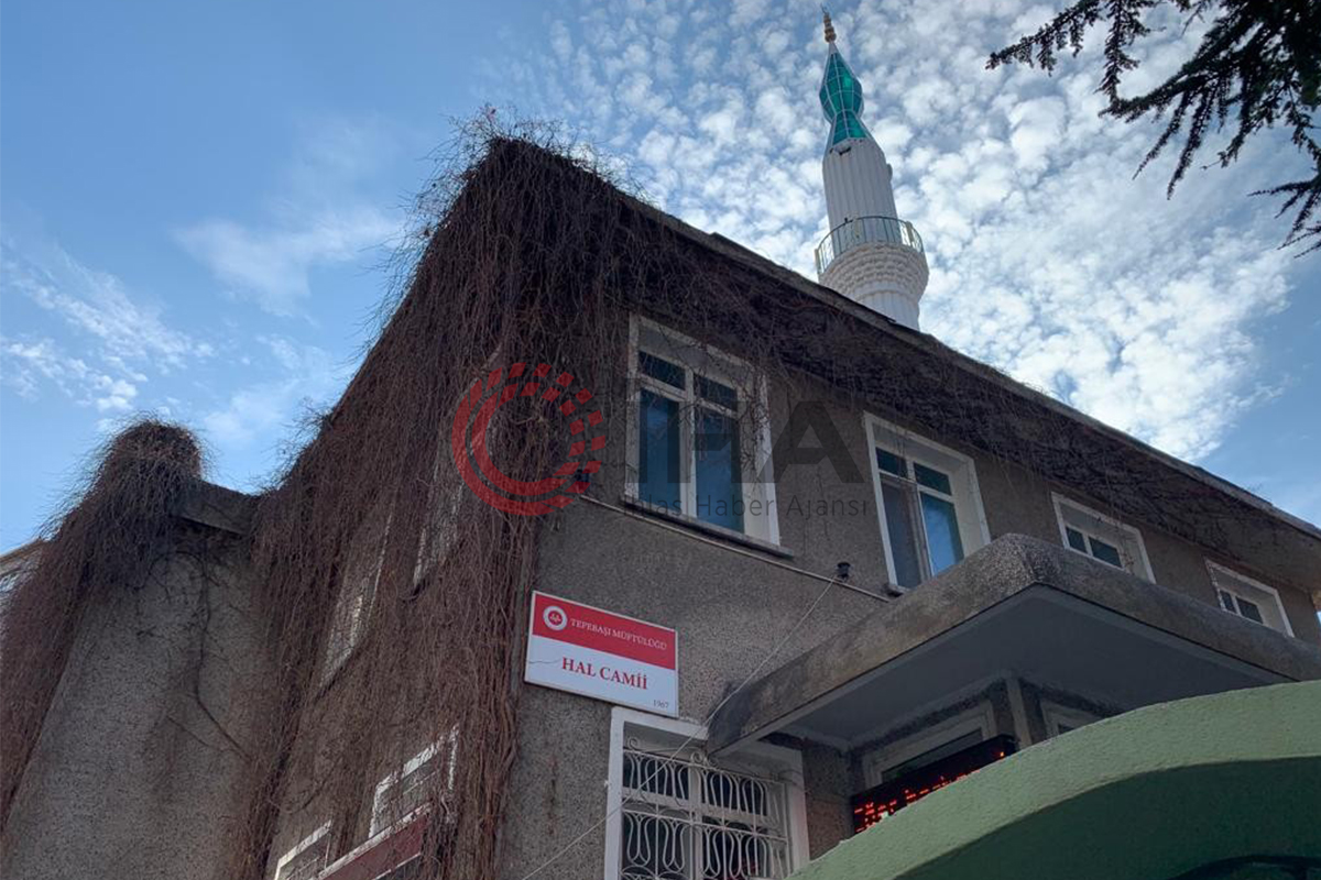 Yıkılması gündeme gelen Hal Camii'nin cemaati karara tepki gösterdi