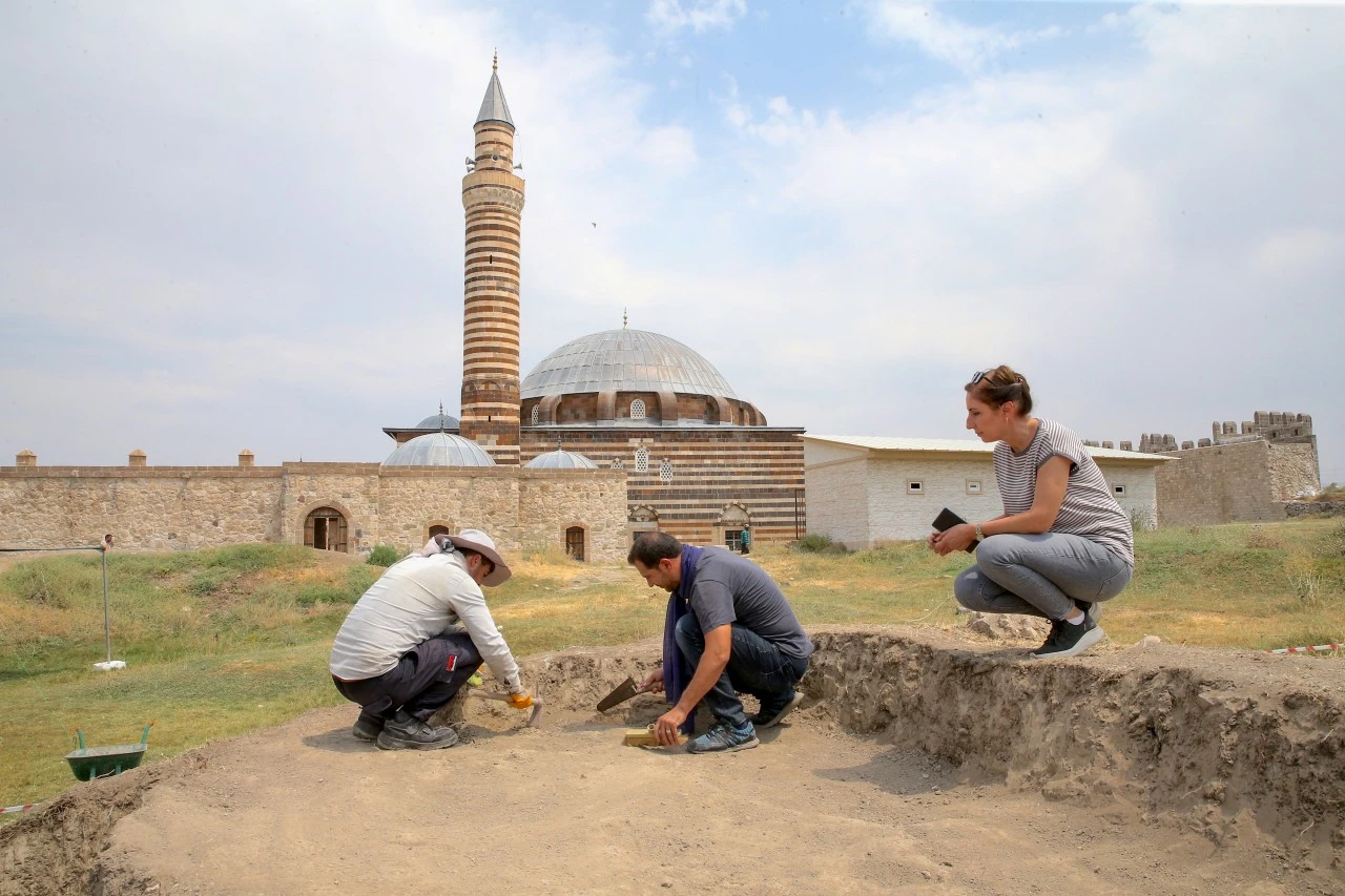 "Eski Van Şehri" kazılarında Osmanlı kışlası izine rastlandı -  Kurtalan Gazetesi - Siirt Haber - Siirt Haberleri - Son Dakika Siirt  Haberleri - Siirt Haberleri Son Dakika - Siirt Anlık Haberleri