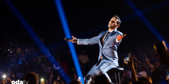 Türkiye welcomes Greek music legend Nikos Vertis for his debut concert