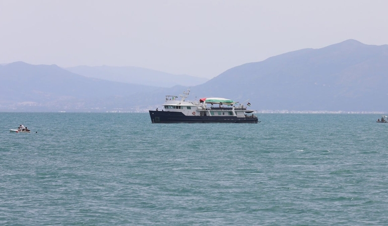 global-relief-ship-carrying-aid-to-gaza-struck-during-mission-JBqyVDPB.jpg