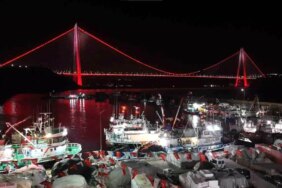 the-shores-of-istanbul-come-alive-as-fishing-season-begins-AflEJSd9.jpg