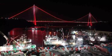 the-shores-of-istanbul-come-alive-as-fishing-season-begins-AflEJSd9.jpg