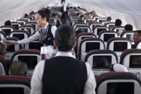 why-passengers-never-pay-for-water-during-flights-explained-RsZdibNI.jpg