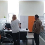 rush-at-population-offices-ahead-of-tomorrows-license-renewal-deadline-jJw1xcp1.jpg