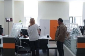 rush-at-population-offices-ahead-of-tomorrows-license-renewal-deadline-jJw1xcp1.jpg