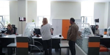 rush-at-population-offices-ahead-of-tomorrows-license-renewal-deadline-jJw1xcp1.jpg